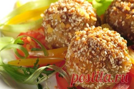 Диетолог назвала дешевый продукт для снижения холестерина. Нутрициолог Анна Дробышева рассказала, почему семена кунжута необходимо включить в рацион. Они полезны для снижения уровня холестерина, а также нормализации жирового обмена в организме. В них есть железо, цинк, медь, магний, фосфор и клетчатка. Кальция в продукте в семь раз больше, чем в молоке.