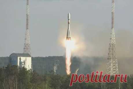 «Союз-2.1а» запустил первый радиолокационный спутник «Кондор-ФКА». Ракета «Союз-2.1а» с разгонным блоком «Фрегат» и первым спутником «Кондор-ФКА» стартовала с космодрома Восточный. Об этом сообщил «Роскосмос». Ракета стартовала в 00:14 по московскому времени с площадки 1C Восточного. Носитель отработал штатно, разгонный блок отделился от третьей ступени и выведен на опорную орбиту.