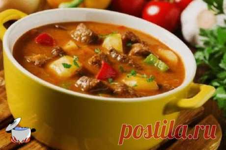 Как приготовить вкусное рагу
Чтобы приготовленное тобой овощное рагу было сытным и вкусным, следуйте нескольким полезным советам.
Во-первых, важен правильный подбор ингредиентов. То есть, чтобы в рагу была не только капуста, лук и картошка, а и баклажаны, кабачки, болгарский перец, чесночок, много зелени и пр.
Второе, готовить желательно на колхозном маслице. Так раньше называли настоящее подсолнечное масло. То есть Олейна и ей подобные тут нежелательны.
Третье, все ингредиенты должны быть