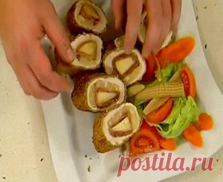 Мясные рулетики с ананасом