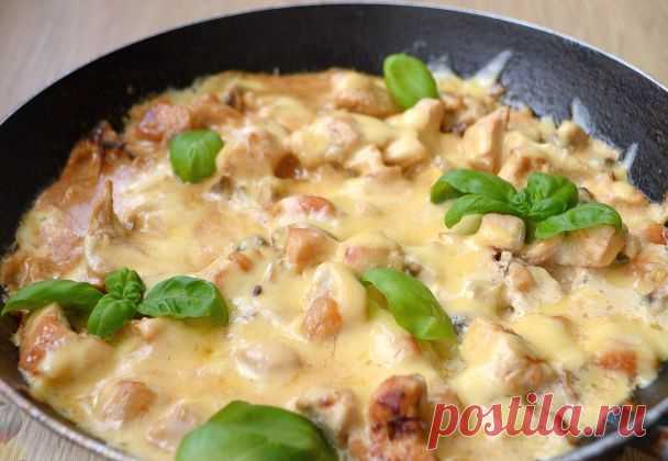 Жюльен: быстро, легко и очень вкусно! 
Жюльен - популярная закуска. Давайте приготовим жюльен с курицей и грибами в сковородке. Всего за полчаса!




Ингредиенты:
400 г куриного филе;
300 г шампиньонов;
100 г репчатого лука;
200 мл сливок…