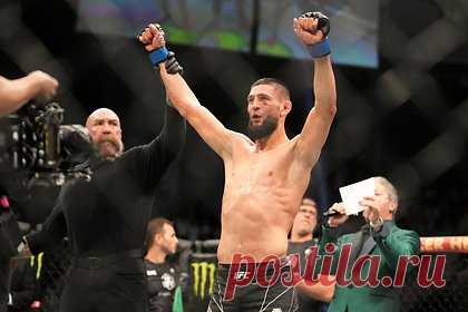 Чимаев отреагировал на проваленное взвешивание фразой «тут Чечня, ублюдки». Шведский боец смешанного стиля (ММА) чеченского происхождения отреагировал на проваленное взвешивание перед поединком с американцем Нэйтом Диасом на турнире UFC 279. Спортсмен ответил свистящим зрителям фразой «эй, тут Чечня, ублюдки! Заткнитесь» и показал залу средний палец.