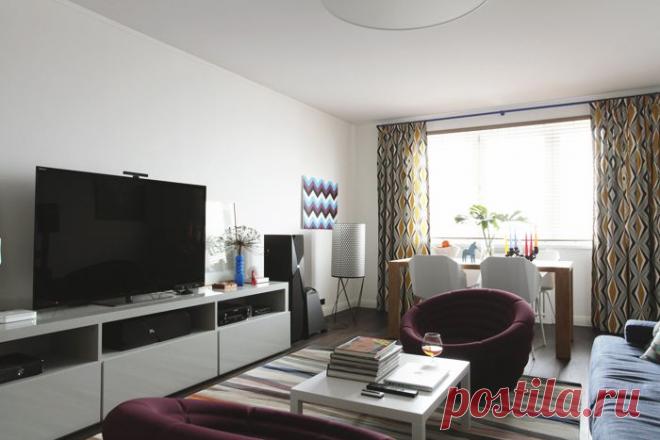 (+1) тема - Светлая двухкомнатная квартира для молодой семьи | Школа Ремонта
Хозяева этой замечательной квартиры в Подмосковье молодая пара с ребенком – чуть ли не идеальный клиент для любого дизайнера: при работе над проекттом их жилья они были открыты, готовы идти на эксперименты и полностью доверяли своим дизайнерам из студии More Decore. Главным пожеланием было создание светлого и современного пространства, с яркими деталями и удобной мебелью. Не смотря на ограничения по бюджету, авторам уд