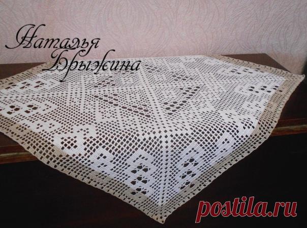 Закончила салфетку из пряжи со льном.
Крок Макс Семеновская 575 метров в 100 граммах 34% хлопок, 33% лён, 33% вискоза. Ушёл весь моток.
Виола ПМК Кирова 150 метров в 25 граммах 30% хлопок, 40% вискоза, 30% лён.
Крючок 1,25 мм Clover
Вязала не по схеме, стобликами не с двумя накидами, а с однима. Ну и серединку немного по другому вывязывала.