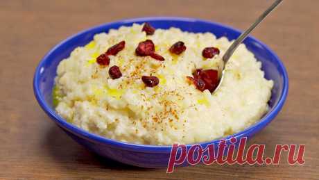 Рисовая каша на молоке в скандинавском стиле.  Рецепт от Всегда Вкусно! Любимый и, наверное, самый вкусный, сытный и полезный завтрак. Рисовая каша на молоке с корицей и вяленой клюквой или фруктами. Настоящую молочную рисовую кашу нужно готовить на слабом огне и не забывайте часто помешивать во время приготовления, чтобы рис не прилип к дну кастрюли и не пригорел.