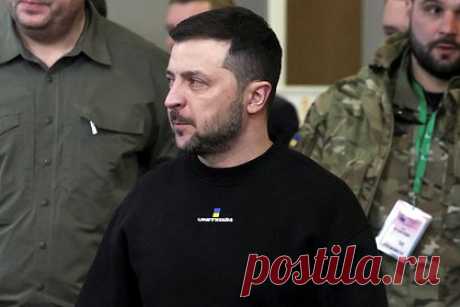 Зеленский рассказал Дуде о дипломатическом турне по Европе. Президент Украины Владимир Зеленский рассказал президенту Польши Анджею Дуде о своем дипломатическом турне по Европе. Об этом сообщила канцелярия польского лидера. В ведомстве отметили, что главы государств также обсудили обстановку на фронте и региональную безопасность.