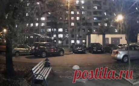 В «Россетях» объяснили отключение света в Чертаново. Причиной отсутствия электричества в столичном районе Чертаново Северное стало автоматическое отключение двух кабельных линий электропередачи напряжением 10 кВ, сообщили РБК в пресс-службе компании «Россети Московский регион».