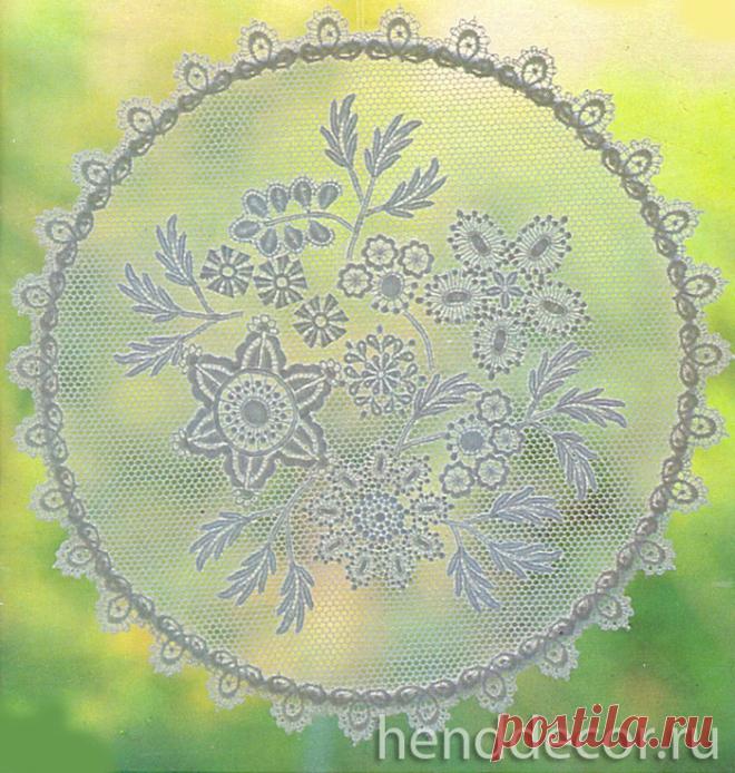 Кружевные букеты на сетке - Калейдоскоп декора Кружевные букеты на сетке — декор для украшения интерьера или свадебного торжества. Основа коллажа сделана из проволоки. Также можно взять пяльцы. …