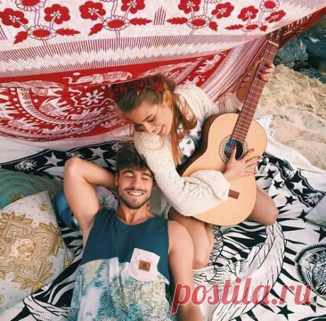 Пять традиционных заблуждений о любви ▫1. Любить – значит жертвовать Традиционно кажется, что факт возможности пожертвования себя или чего-то ценного является доказательством любви. Жертвуя собой ради любимого (партнера или ребенка) мы на самом деле: — показываем ему собственную неценность, учим его не ценить наши интересы, чувства, потребности; — требуем или ожидаем такой же жертвы с его стороны в недалеком последствии; — вместо того чтобы договариваться и уважать запросы друг друга, мы…