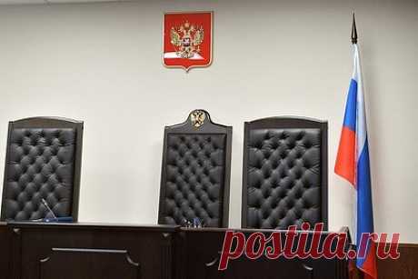 Присяжные оправдали россиянина по делу об убийстве инвалида. Саратовский областной суд вынес оправдательный приговор местному жителю, которого обвинили в убийстве инвалида. Решение было вынесено на основании вердикта присяжных заседателей. Они сочли недоказанной вину мужчины в совершении преступления. За ним признано право на реабилитацию и возмещение вреда.