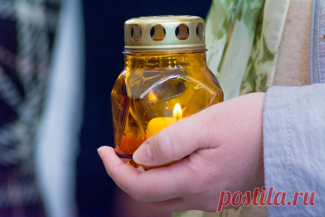 Только первые шаги приближения к Богу легки; окрыленность и восторг явного приближения к Богу сменяются постепенно охлаждением, сомнением, и для поддержания своей веры нужны усилия, борьба, отстаивание ее. 

Будем стараться, чтобы все наши поступки, вся наша жизнь были не сонным прозябанием, а возможно более сильным и полным раскрытием всех наших возможностей - и все это не когда-нибудь, а теперь, сейчас, всякую минуту. 

Иначе от слабой, неряшливой жизни неизбежно появитс...