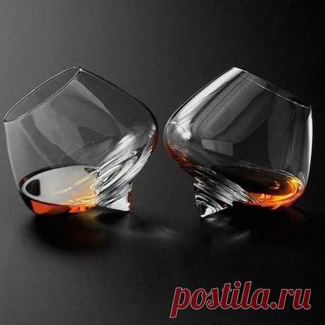 Домашний коньяк из свежего винограда: рецепт и секреты перегонки 🍇🍷 🍇🍷🥃 Подробный рецепт домашнего коньяка из черного винограда, который понравится всем ценителям алкоголя! Насыщенный темный цвет, шоколадный вкус и аромат - это то, что вы получите приготовив этот напиток. 🍫🤫