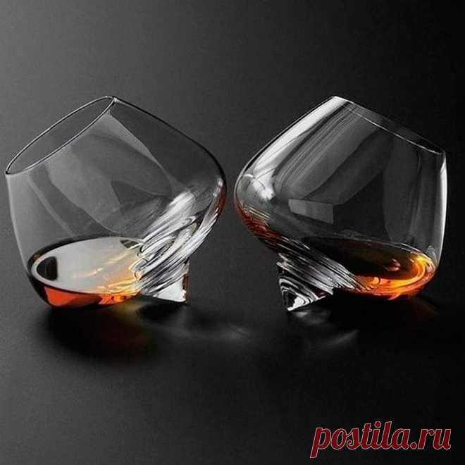 Домашний коньяк из свежего винограда: рецепт и секреты перегонки 🍇🍷 🍇🍷🥃 Подробный рецепт домашнего коньяка из черного винограда, который понравится всем ценителям алкоголя! Насыщенный темный цвет, шоколадный вкус и аромат - это то, что вы получите приготовив этот напиток. 🍫🤫