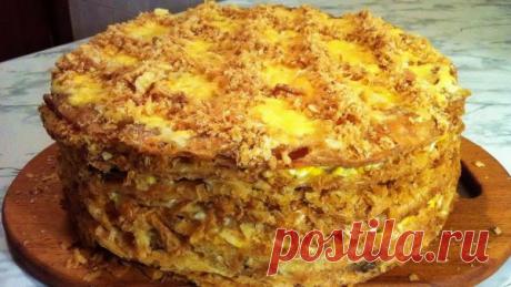 ЗАКУСОЧНЫЙ НАПОЛЕОН С КУРИЦЕЙ И ГРИБАМИ - Все обо Всем Закусочный наполеон с курицей и грибами выглядит так великолепно, что его можно поставить на праздничный новогодний стол. А вкус у него замечательный. В нем чудесное сочетание хрустящего слоеного теста, вареной курицы, вареных яиц и жареных грибочков с луком. Словом, настоящий закусочный королевский торт. Хочу предупредить, что это горячая закуска. Готовить его нужно сразу перед подачей. …