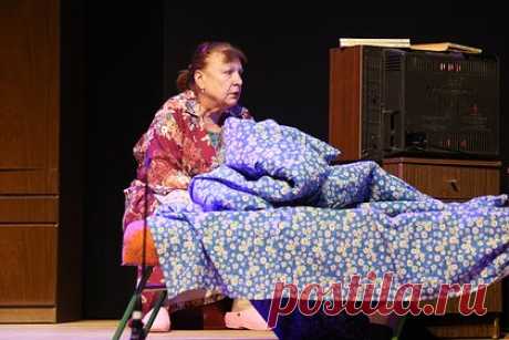 Пропала 69-летняя звезда «Сватов». Народная актриса России Татьяна Кравченко не пришла на свой спектакль «Гвоздь сезона, или Все билеты проданы» в Санкт-Петербурге, в котором играла одну из главных ролей. Отмечается, что о пропаже 69-летней звезды сериала «Сваты» объявил актер Стас Садальский. Кравченко на сцене заменила актриса Зоя Буряк.