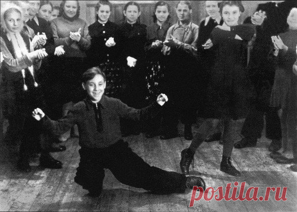 Владимир Высоцкий в детстве и юности. | Ностальгический клуб любителей кино .