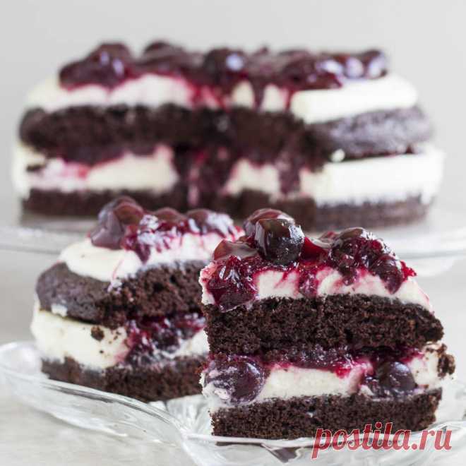 Торт с вишней и муссом из белого шоколада