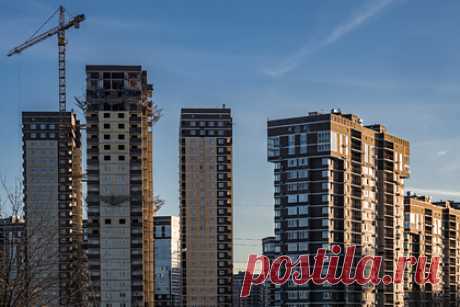 Оценена вероятность падения цен на недвижимость в России. Рост цен на недвижимость с большей долей вероятности остановится в 2022 году, а если и будет наблюдаться, то незначительный, считает эксперт рынка недвижимости, гендиректор компании «Релайт-Недвижимость» Константин Барсуков. Своим прогнозом он поделился в разговоре с «Лентой.ру».