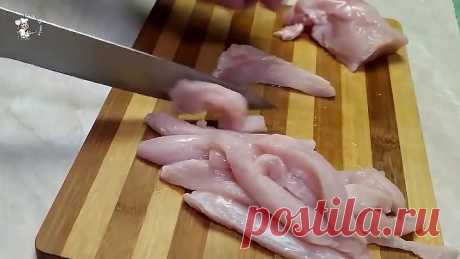 БЕРЕМ СТАКАН КУКУРУЗНЫХ ХЛОПЬЯ И КУРИНОЕ ФИЛЕ А ПОЛУЧАЕМ...