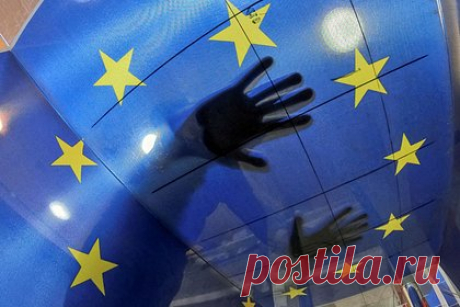 Украинский телеведущий поехал на саммит ЕС и не вернулся на родину. Телеведущий из Украины Алексей Печий поехал на саммит Евросоюза в Брюсселе и не стал возвращаться на родину. Отмечается, что украинский журналист получил аккредитацию на встречу лидеров стран ЕС и «решил сбежать из страны». Руководство «24 канала», на котором работал мужчина, заявило, что шокировано его поступком.
