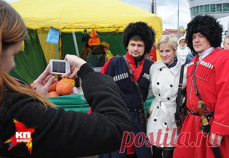 На Юго-востоке Москвы распахнула свои двери ярмарка, где торгуют донские и кубансские казаки.