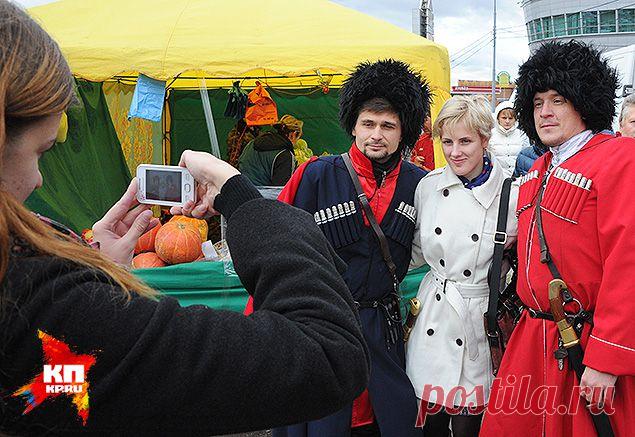 На Юго-востоке Москвы распахнула свои двери ярмарка, где торгуют донские и кубансские казаки.