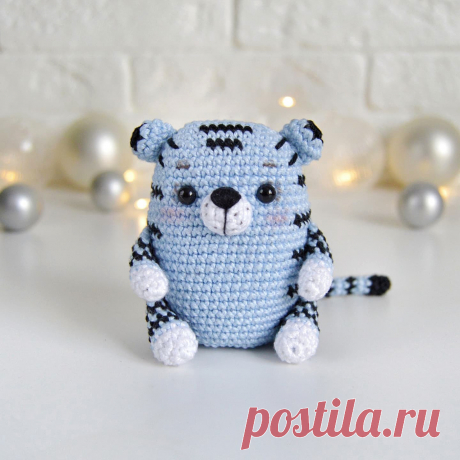 PDF Тигрёнок крючком. FREE crochet pattern; Аmigurumi animal patterns. Амигуруми схемы и описания на русском. Вязаные игрушки и поделки своими руками #amimore - тигр, маленький тигрёнок к Новому году, тигрята, котик, кот, кошечка, кошка, котенок.