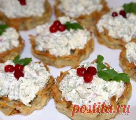 Хрустящие картофельные корзиночки с селёдкой
