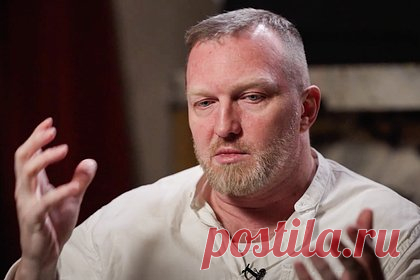 Популярный комик с ТНТ рассказал о съемках с полуголой Ивлеевой. Популярный стендап-комик, участник шоу Stand Up на канале ТНТ Константин Бутаков рассказал, что видел телеведущую и блогершу Анастасию Ивлееву полуголой, когда вместе с ней снимался в сериале «Туристическая полиция». Подробностями он поделился в эфире YouTube-шоу «Предельник».