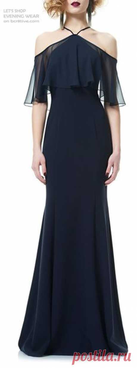 Elegant evening wear with a vintage vibe. ❤️❤️❤️