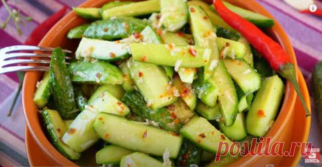 Закуска из огурцов на зиму от соседа по даче! Огурцы в пряном маринаде с горчицей Этот рецепт мне «подарил» сосед по даче, их семья очень любит в сезон готовить именно так маринованные огурчики. Плюс рецепта в том, что блюдо можно кушать сразу или же делать консервацию и наслаждаться вкусом и зимой. Для приготовления вам потребуются такие ингредиенты: — огурцы, 2 кг; — сахар, 100 г; — масло растительное, 90 г; […]