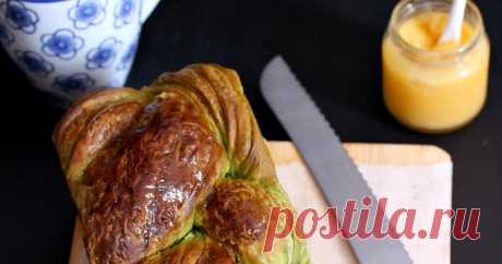 Matcha danish loaf and croissants                          Warning : Lots of photos ahead !   Looking for a croissant loaf recipe ?! This matcha danish loaf is made from crois...