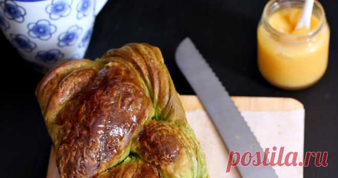 Matcha danish loaf and croissants                          Warning : Lots of photos ahead !   Looking for a croissant loaf recipe ?! This matcha danish loaf is made from crois...