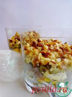Мясной слоеный салат с солеными огурцами и яйцом - кулинарный рецепт