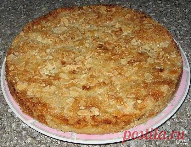 Варшавский яблочный пирог, давно переплюнул шарлотку!
Теперь я готовлю только Варшавский! Пирог - ОЧЕНЬ вкусный и сочный за счет того, что ЯБЛОКИ МЫ ТРЕМ НА ТЕРКУ!!! Дети в восторге!

СОСТАВ:
мука — 1 Стакан
сахар — 1 Стакан
манная крупа — 1 Стакан
корица молотая — 1 Чайная ложка
ванильный сахар — 1 Чайная ложка
разрыхлитель — 2 Чайных ложки
яблоки — 1 Килограмм
масло сливочное — 150 Грамм
миндальные лепестки — По вкусу

Количество порций: 10

Как приготовить 