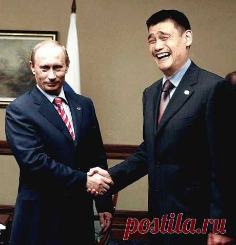 Оказывается, интернет-магазин - это не только сайт и реклама! Важно не забывать про логистику и систему работы с клиентами. Но обо всем этом вы узнаете в этой книге, которая написано просто и понятно.