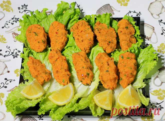 Турецкие котлеты из красной чечевицы - оказались очень вкусными  😊
Этот рецепт я нашла на просторах интернета, когда искала что-нибудь новенькое к завтраку.
Я очень люблю чечевицу, но обычно готовлю с ней суп.
А тут увидела котлетки и сразу решила попробовать, тем более, что они очень бюджетные.
И не ожидала, что котлетки получатся настолько вкусными.
Они просто таяли во рту.
В общем, если вы еще не пробовали, то очень рекомендую.
Для приготовления котлет из чечевицы с овощами нам понадобится:…