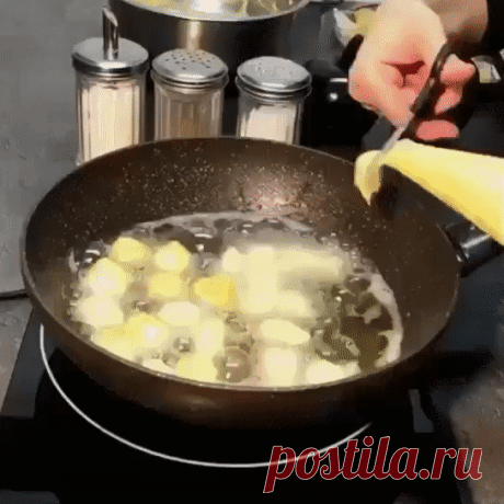 Пончики-Пышки-Пампушки из Заварного Теста. Самые Нежные, Воздушные, Румяные, хрустящие сверху и мягенькие внутри.
Продукты : 300 гр. муки
500 мл. воды
100 гр. сливочного масла
100 гр. сахара
щепотка соли
6 яиц
ванилин (по желанию)