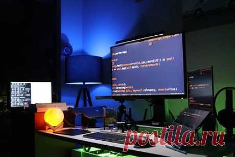 Названа главная угроза развития искусственного интеллекта. Футуролог Александр Кононов заявил, что одной из главных угроз интеграции искусственного интеллекта в жизнь общества может стать резкий рост безработицы, поскольку современные технологии сделают ряд профессий невостребованными. Решить эту проблему может постоянное саморазвитие человека, а также социальные гарантии.
