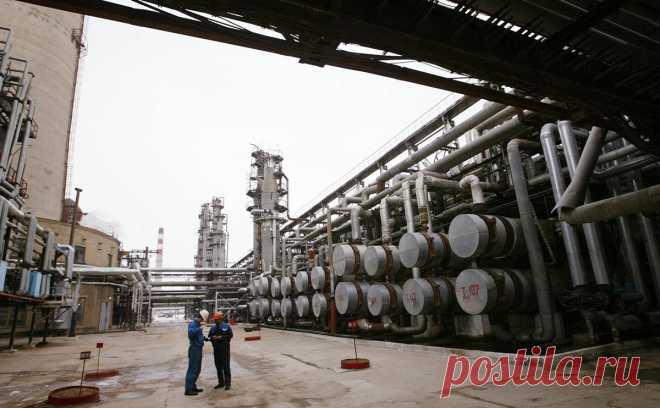 Казахстан впервые отправил нефть в Баку через Каспийское море. Танкер с нефтью с казахстанского месторождения Кашаган впервые направился через Каспийское море по маршруту Актау — Баку, первая партия топлива составляет 6,9 т, сообщила пресс-служба Азербайджанского каспийского морского пароходства (ASCO).