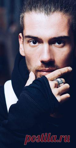 Благотворительный аукцион «Продажные Звёзды»