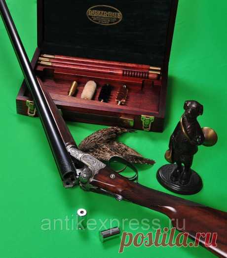 Старинное ружье W.W. Greener 
Янтарный блеск Английского мастерства... W.W. Greener 1929 года, один из Великих оружейников. Янтарная пропитка ложи, ружье под собачку.... вес - 3,040,каналы 18,52, в стволах - зеркало, баланс по осевому болту, L- стволов 660, золотая всечка имени мастера по планке и колодке, длина ложи до переднего крюка 37,5, сухие и резкие спуски, одно из не многих ружей в России в таком состоянии....,сужения: правый 0,2 левый 0,7. Прекрасная гравировка . Золотой медальон, вста