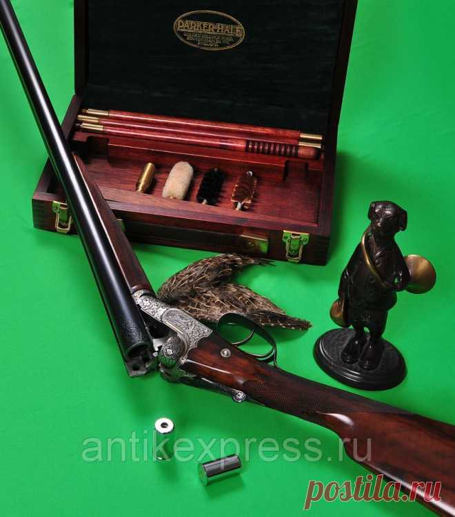 Старинное ружье W.W. Greener 
Янтарный блеск Английского мастерства... W.W. Greener 1929 года, один из Великих оружейников. Янтарная пропитка ложи, ружье под собачку.... вес - 3,040,каналы 18,52, в стволах - зеркало, баланс по осевому болту, L- стволов 660, золотая всечка имени мастера по планке и колодке, длина ложи до переднего крюка 37,5, сухие и резкие спуски, одно из не многих ружей в России в таком состоянии....,сужения: правый 0,2 левый 0,7. Прекрасная гравировка . Золотой медальон, вста