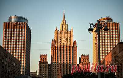 МИД России осудил силовую акцию Израиля против Ирана в нарушение Устава ООН. Москва твердо исходит из того, что урегулирование вокруг иранской ядерной программы не имеет военно-силового решения и может быть достигнуто исключительно мирным путем, подчеркнули в дипведомстве
