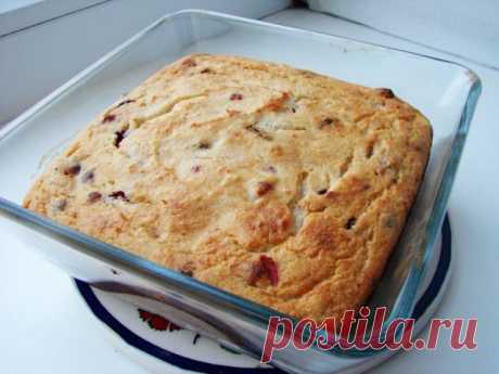Творожная запеканка с брусникой и изюмом