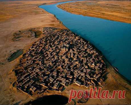 Деревня на берегу реки Нигер