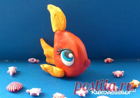 В этом уроке я покажу как слепить рыбку из пластилина для детей поэтапно своими руками с фото. Золотая рыбка, рыба-клоун, акула из пластилина лепится очень просто.