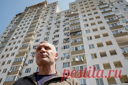 Кличко ответил на слова Зеленского о нокауте. Мэр Киева Виталий Кличко отреагировал на заявление президента Украины Владимира Зеленского про нокаут, раскрыв связи глав районов города с украинским лидером. Кличко объяснил, что практически не имеет влияния на глав районов города. Их он не может уволить и не имеет полномочий вынести им выговор.