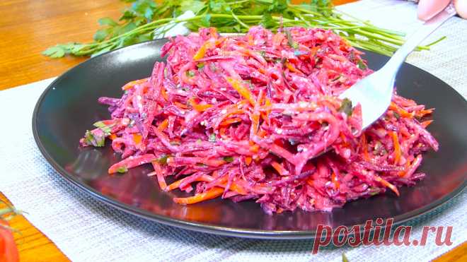 Салат из свеклы. Салат из свеклыПодготовим овощи, один свежий огурец хорошенько промываем, отрезаем попки, очищаем и натираем на терке для моркови по-корейски, отправляем в миску, одну свежую морковь хорошенько промываем, отрезаем хвостики, очищаем и также натираем на терке для моркови по-корейски, добавляем к огурцу, также хорошенько промываем одну свежую свеклу, отрезаем хвостики, очищаем. Теперь свеклу натираем на терке для моркови по-корейски добавляем свеклу к моркови с огурцом, промываем…