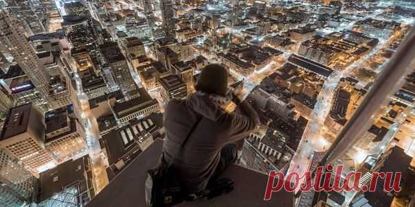 В нашей душе есть что-то такое, что непреодолимо влечёт нас к безумию. Каждый, кто смотрит вниз с края крыши высокого здания или через перила моста, чувствует хотя бы слабое болезненное желание спрыгнуть вниз.

(с) Стивен Кинг, «Баллада о гибкой пуле»